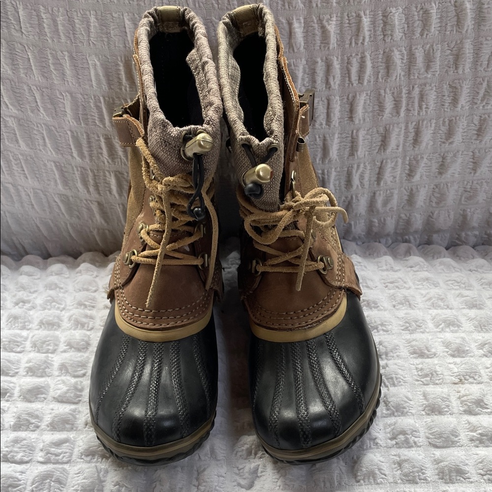 Sorel Conquest Carly Short Boots Size 7.5 Suede Leather Waterproof Tan Brown